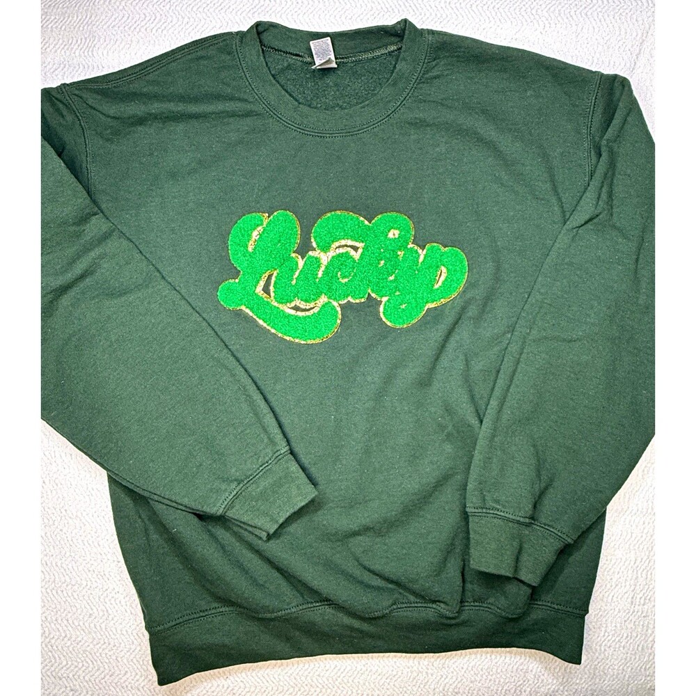 Gildan Heavy Blend Women’s M Green Fleece Crew Neck Pullover Lucky Graphic